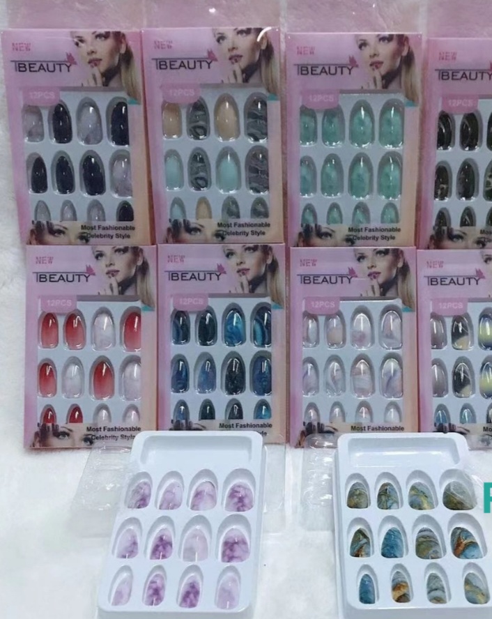 Press-On Nails 12-Piece – 4 Sets Designs